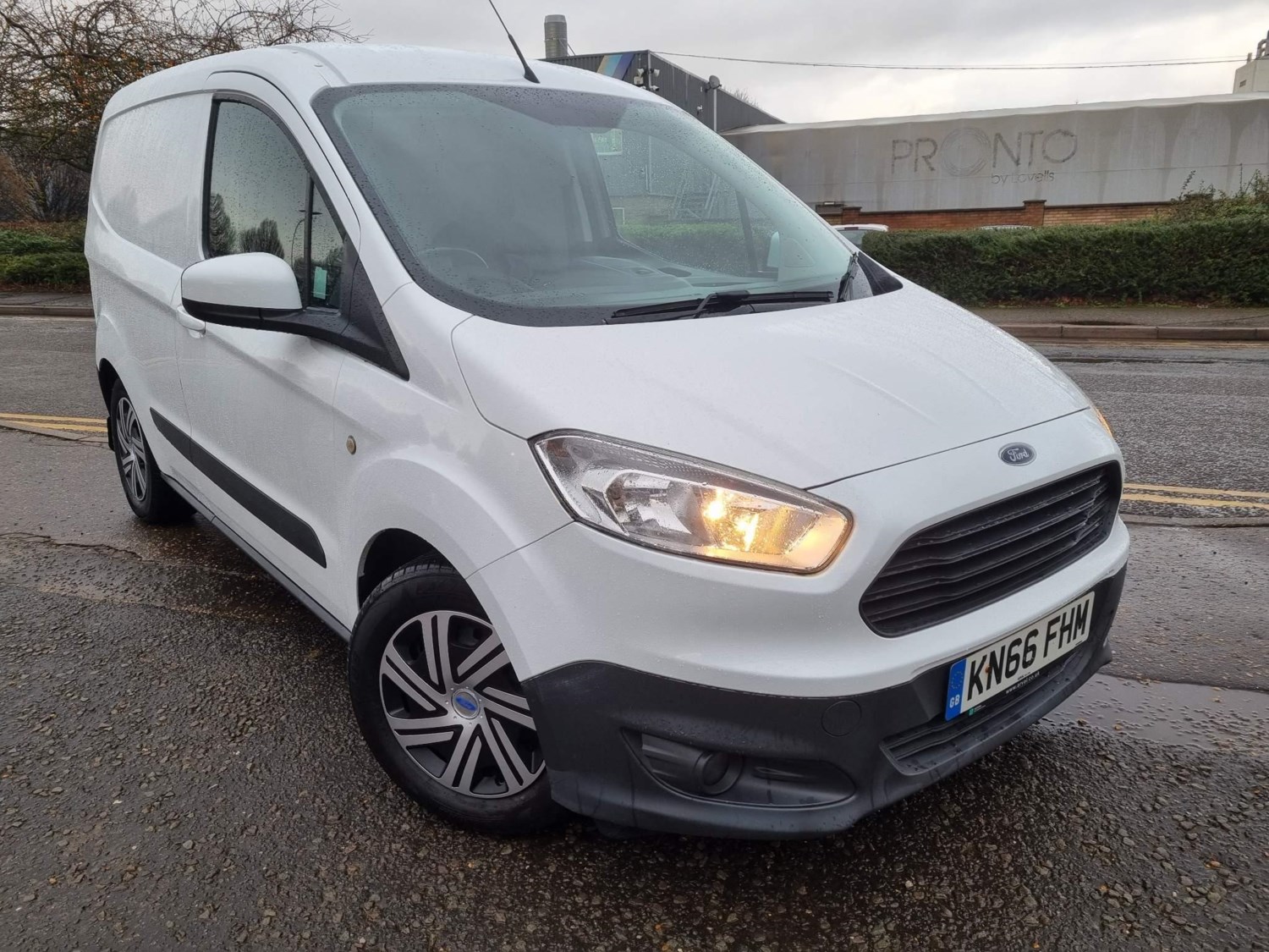 Ford Transit Courier Listing Image