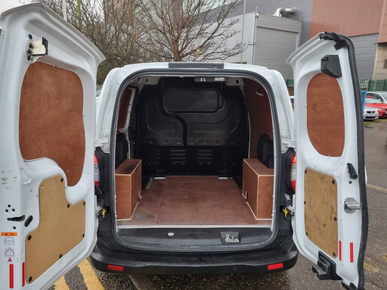 Ford Transit Courier Listing Image