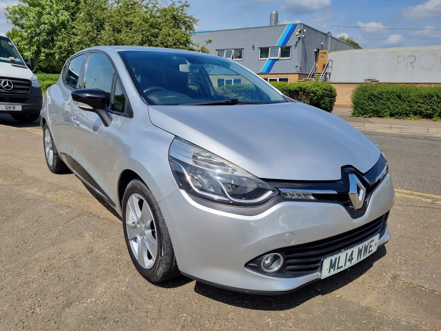 Renault Clio Listing Image