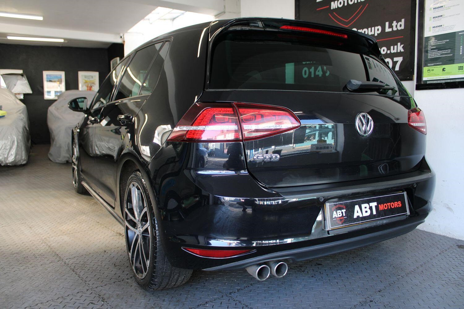 Volkswagen Golf Listing Image