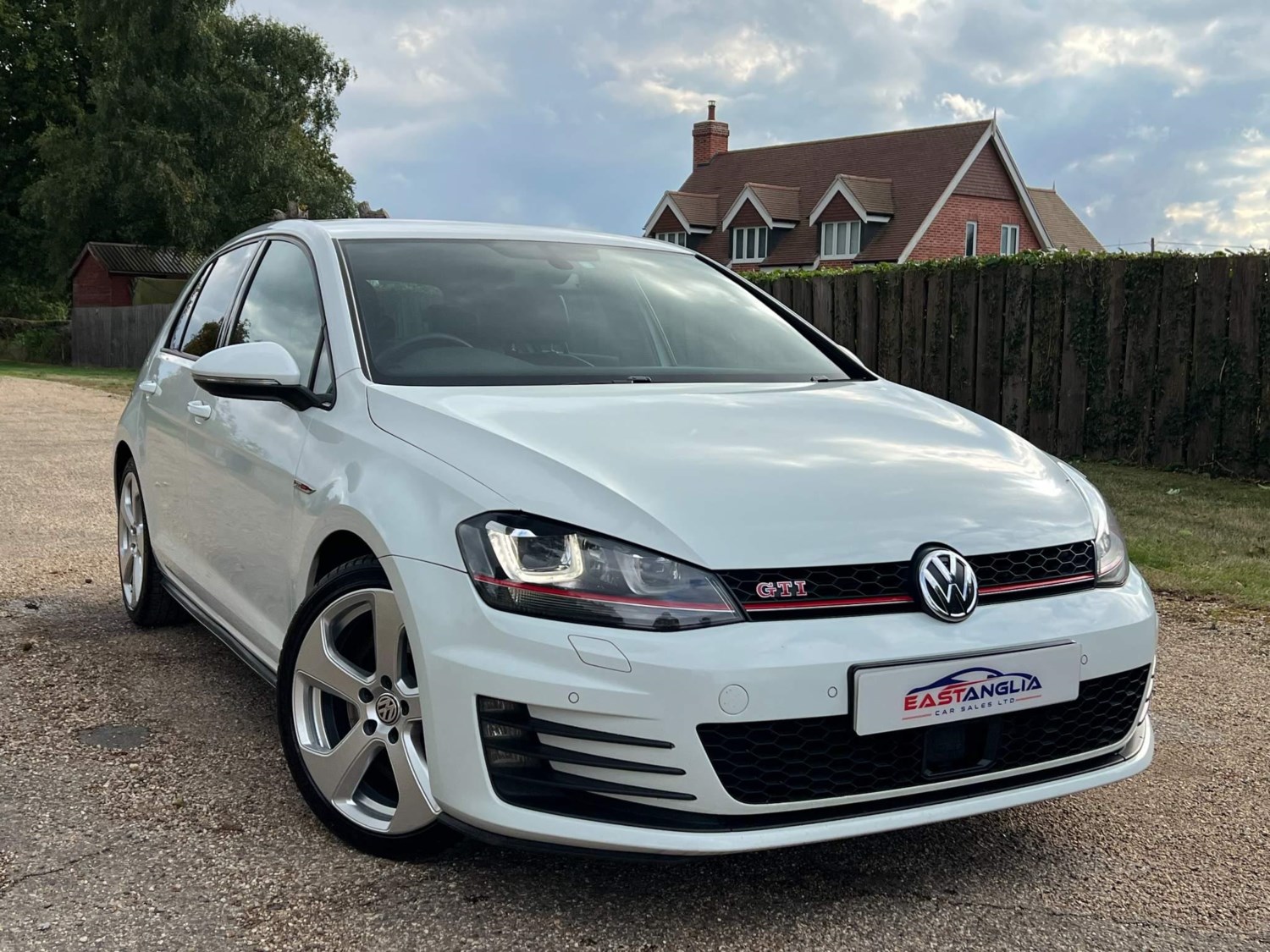 Volkswagen Golf Listing Image