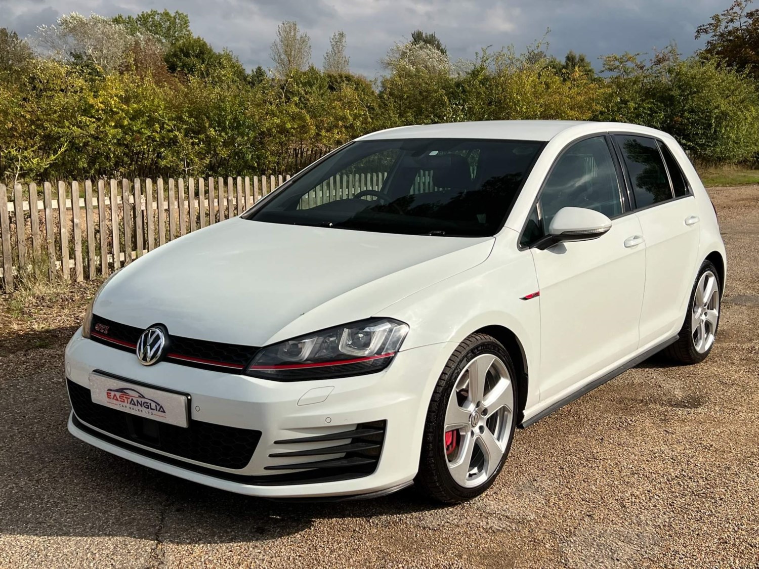 Volkswagen Golf Listing Image