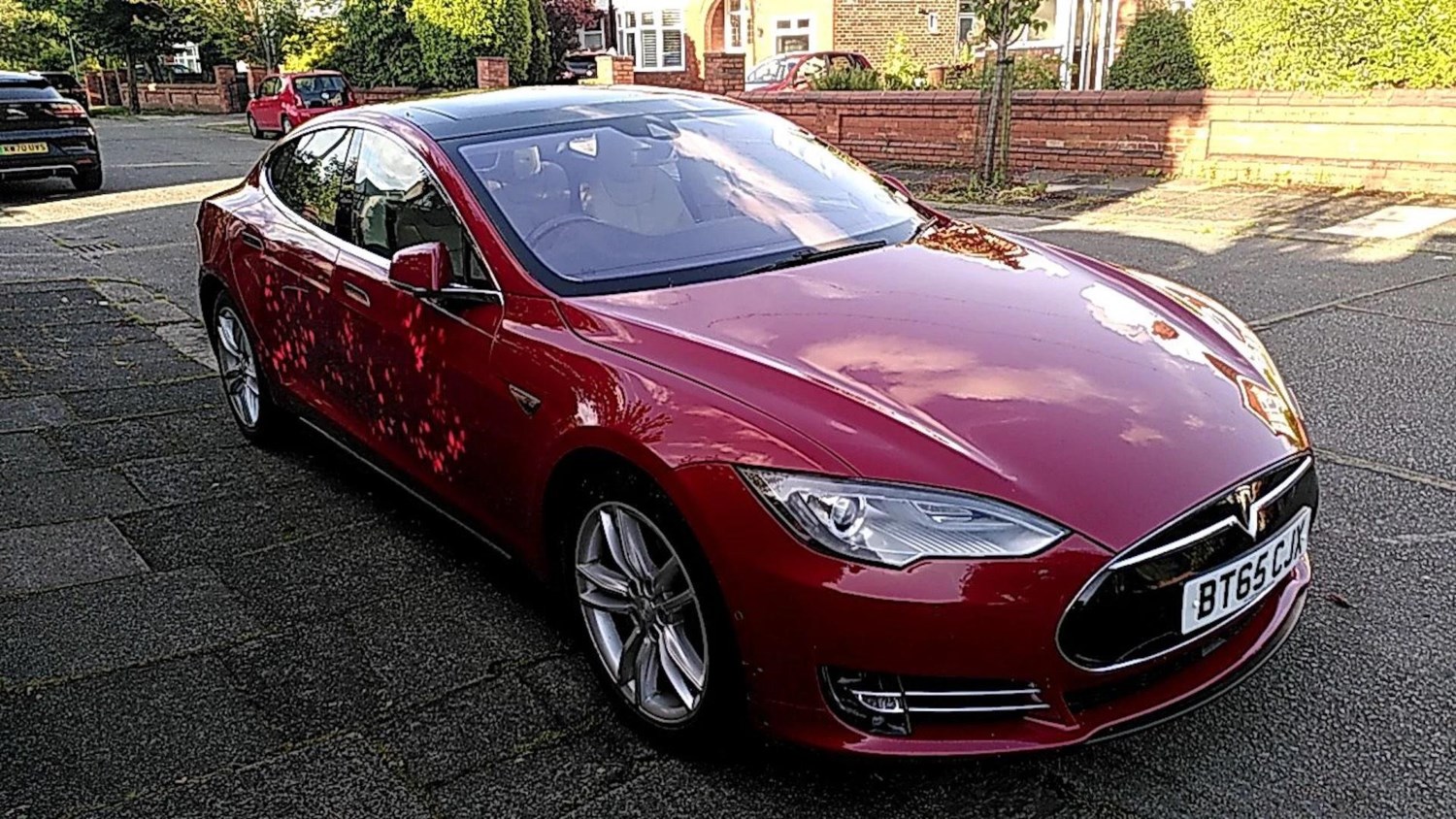 Tesla Model S Listing Image