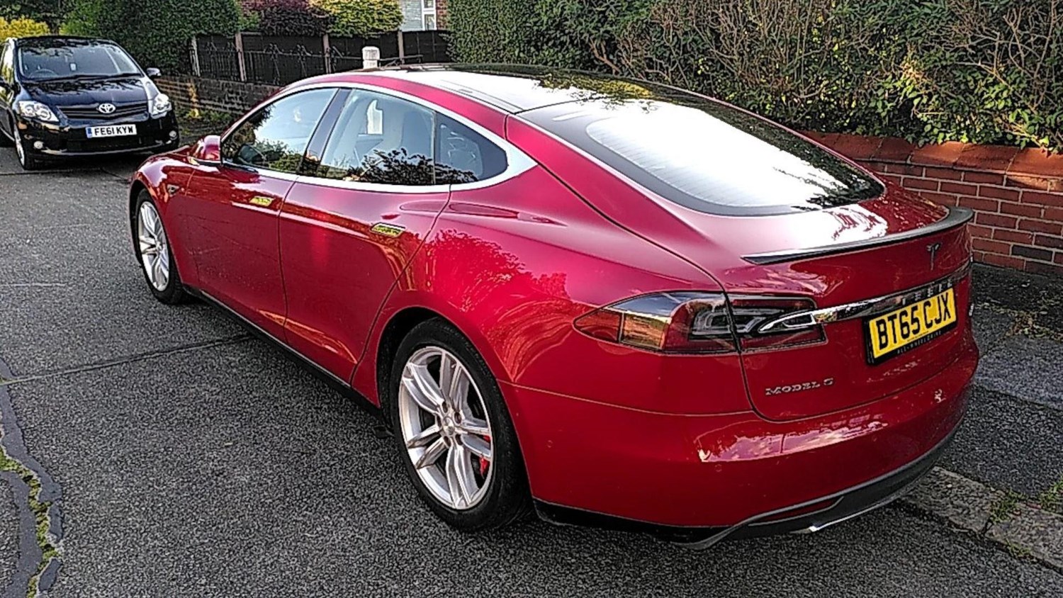 Tesla Model S Listing Image