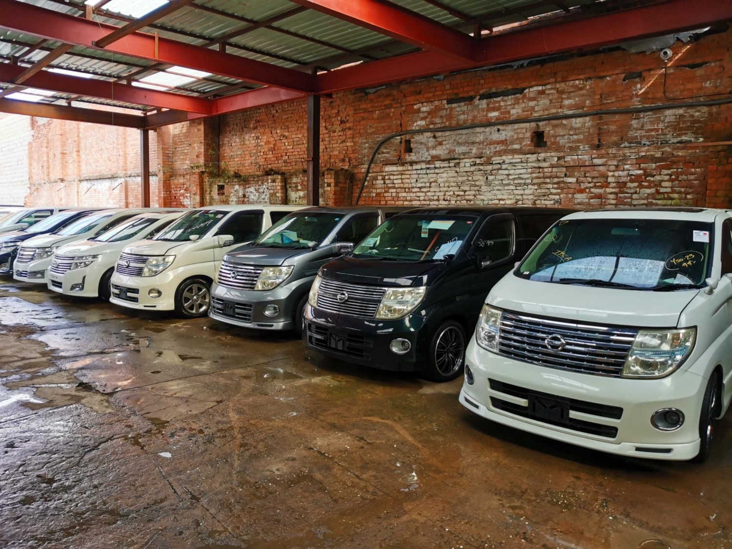 Nissan Elgrand Listing Image