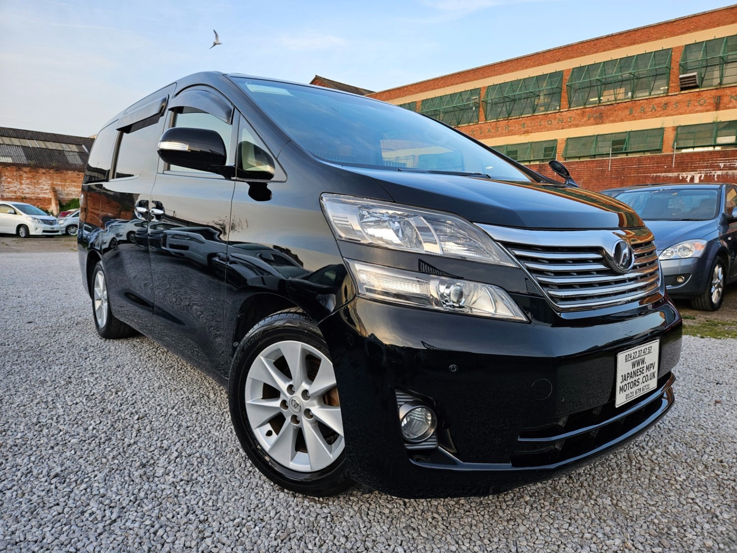 Toyota Vellfire Listing Image