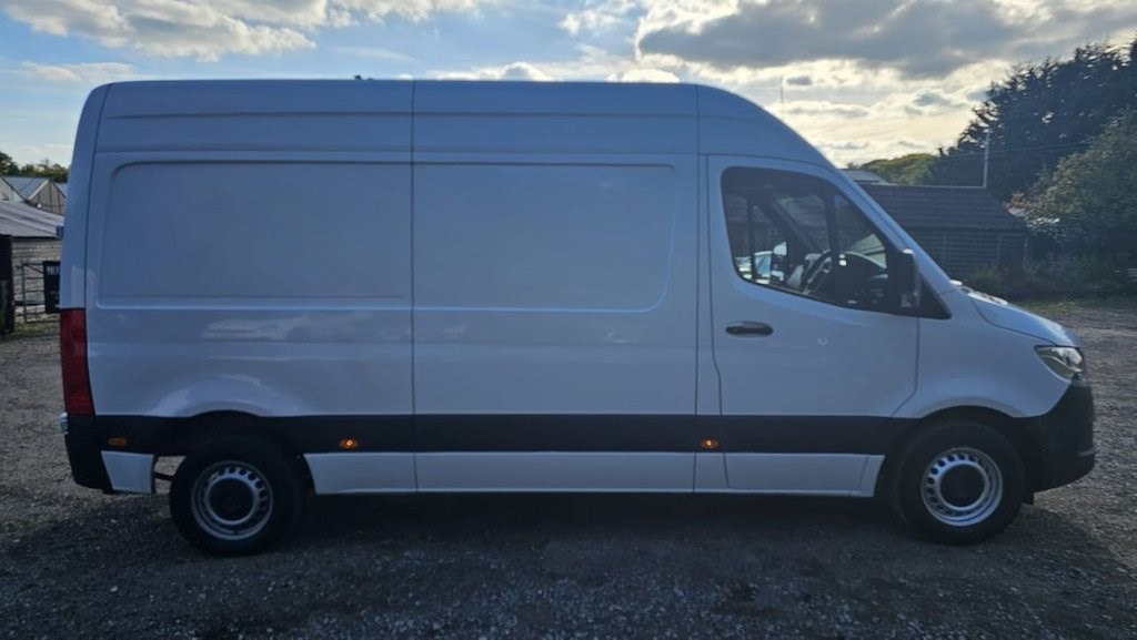 Mercedes-Benz Sprinter Listing Image