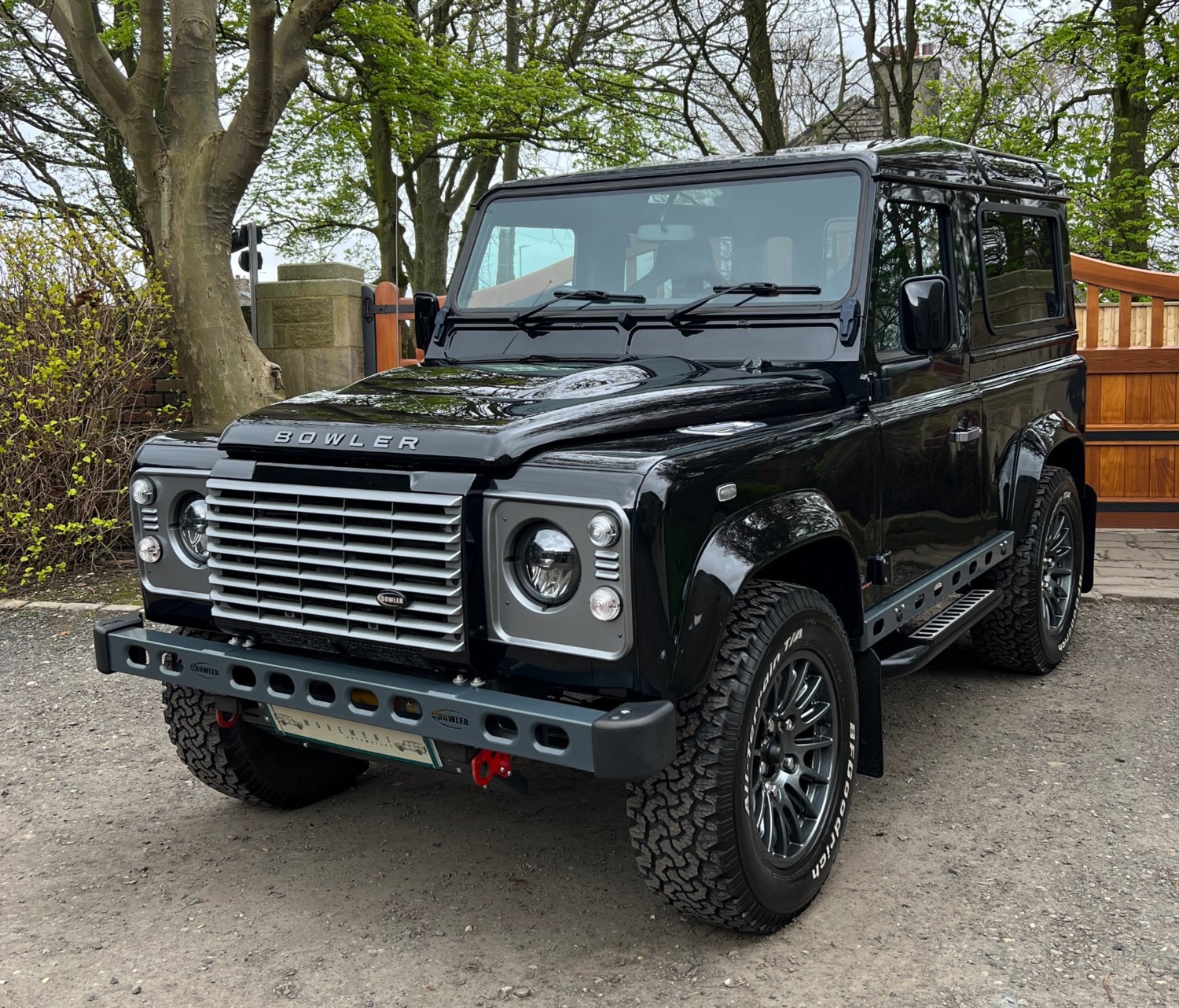 Land Rover Defender Listing Image