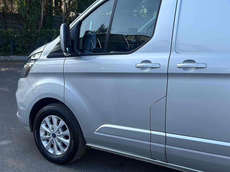 Ford Transit Custom Listing Image