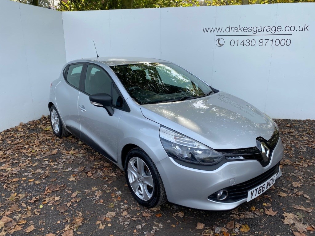 Renault Clio Listing Image