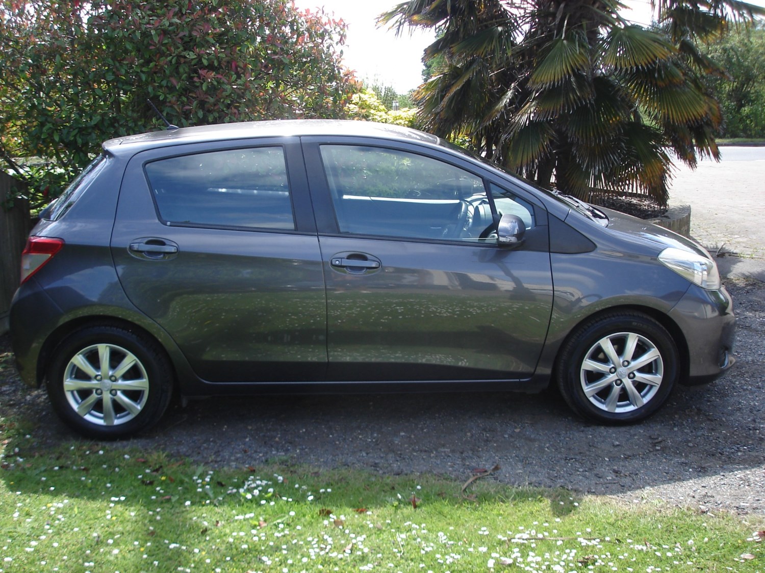 Toyota Yaris Listing Image