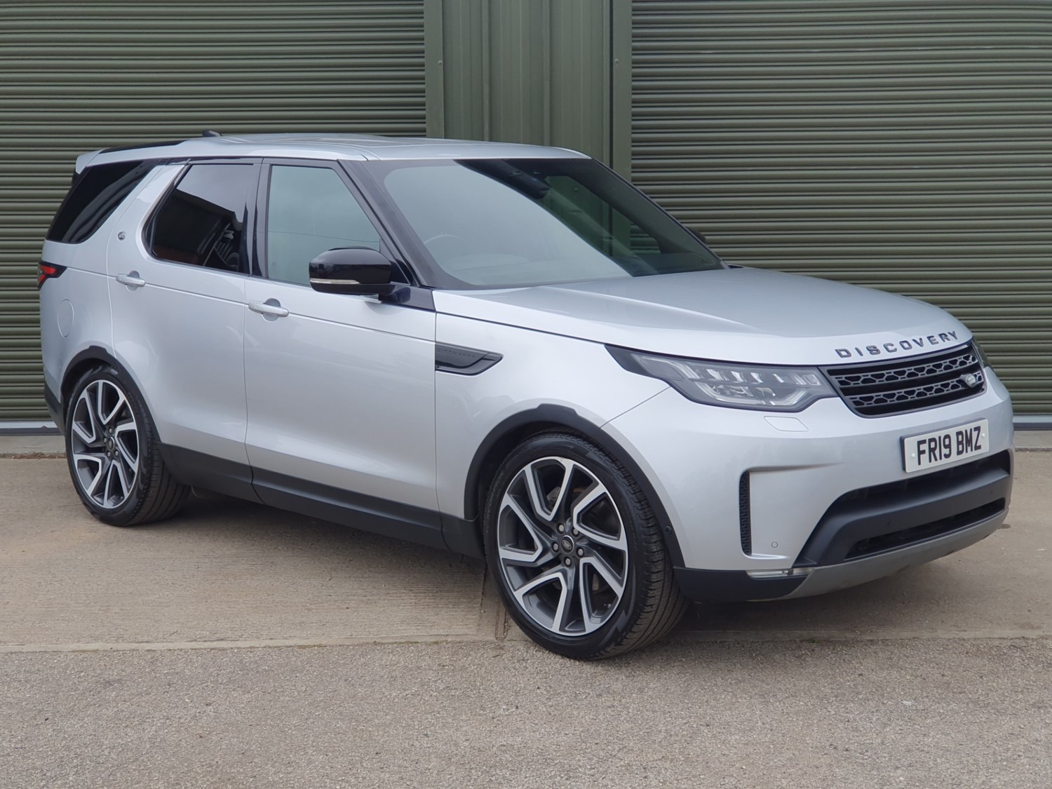 Land Rover Discovery Listing Image