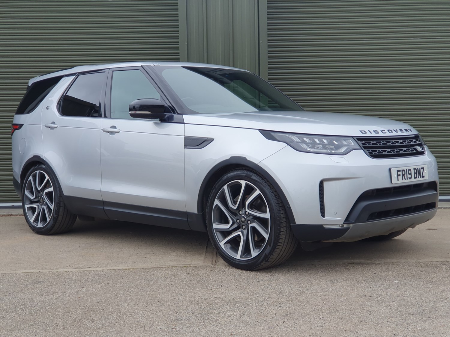 Land Rover Discovery Listing Image