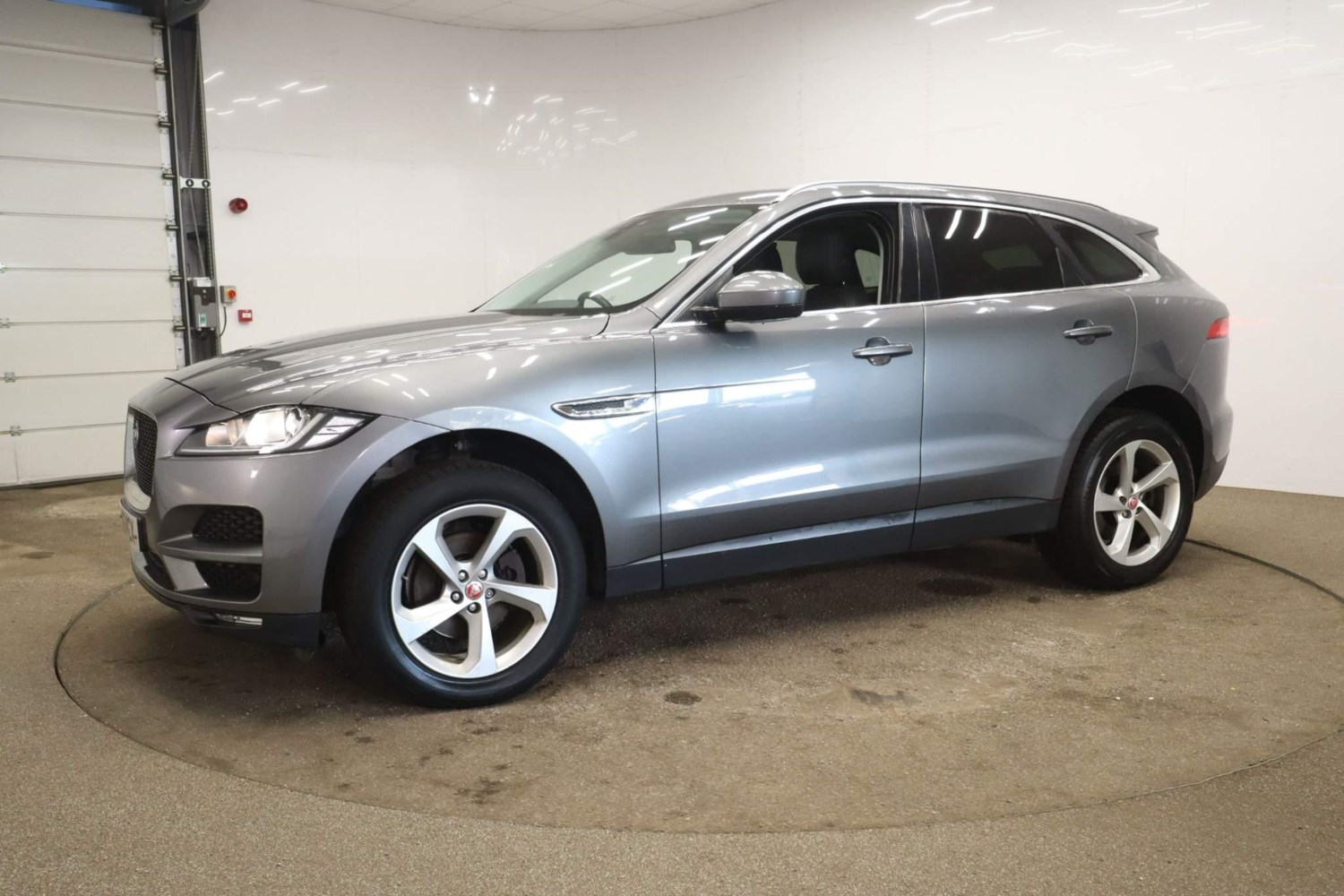 Jaguar F-PACE Listing Image