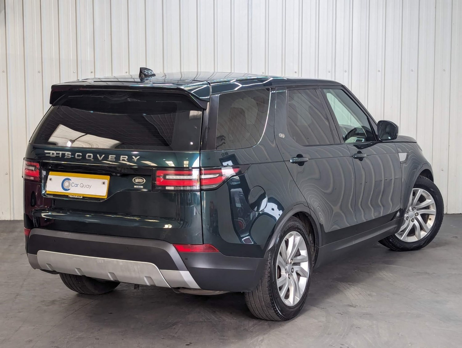 Land Rover Discovery Listing Image