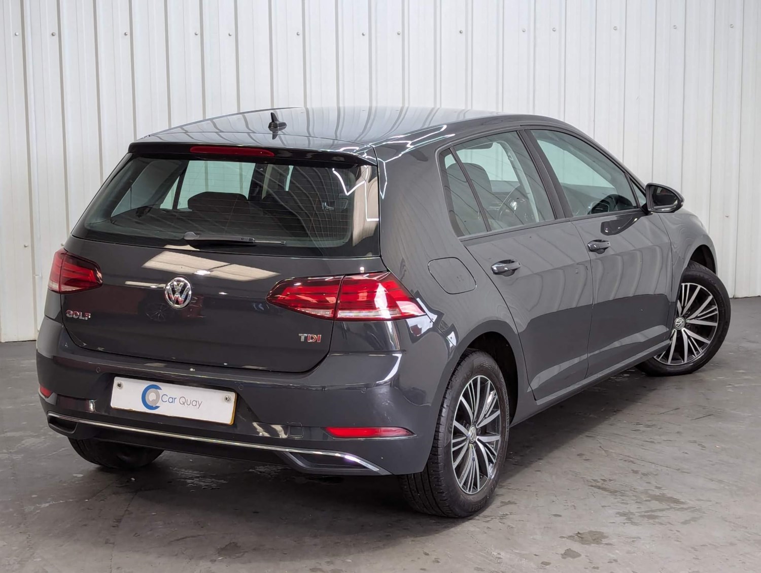 Volkswagen Golf Listing Image