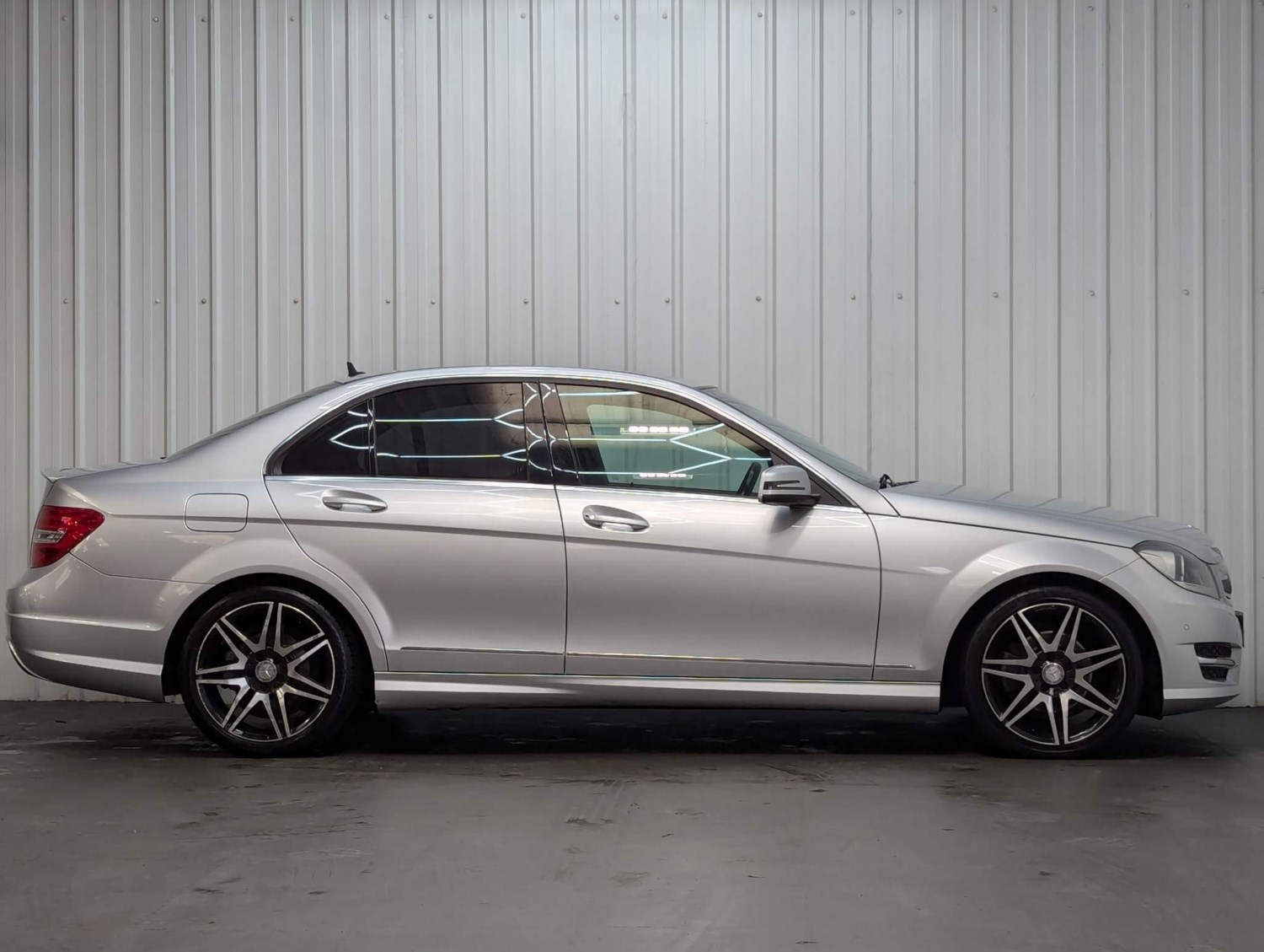 Mercedes-Benz C-Class Listing Image