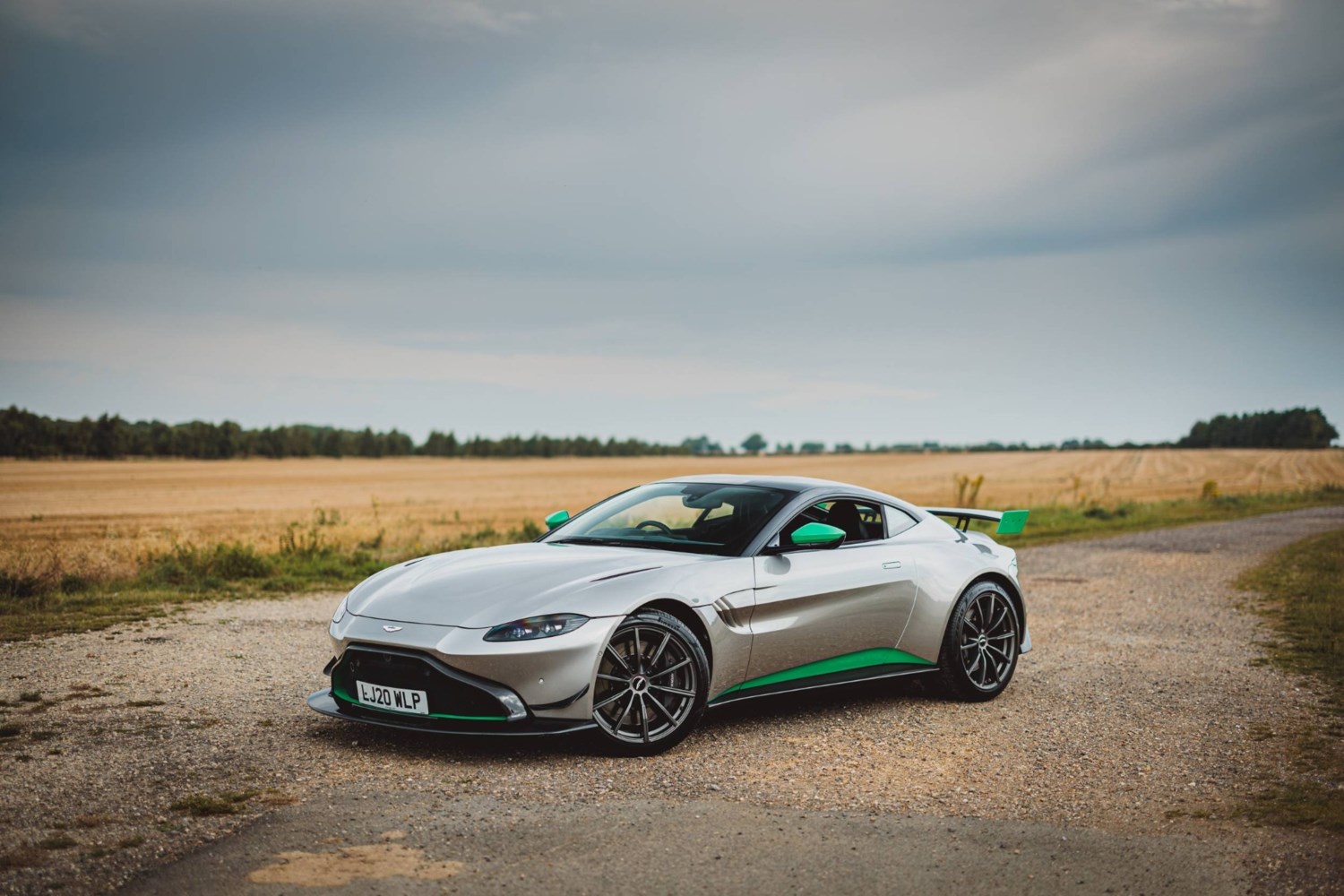 Aston Martin Vantage Listing Image