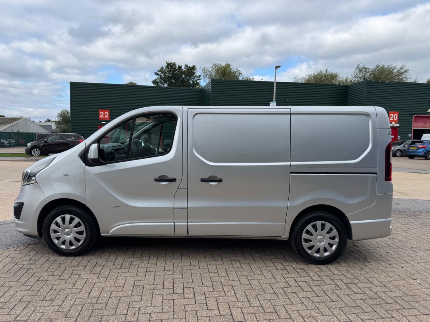 Vauxhall Vivaro Listing Image