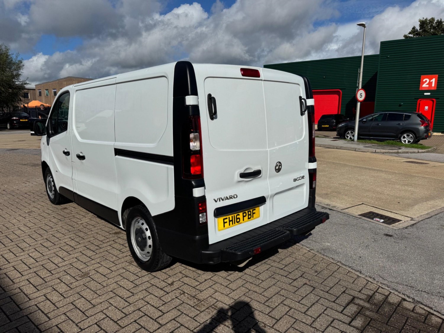 Vauxhall Vivaro Listing Image