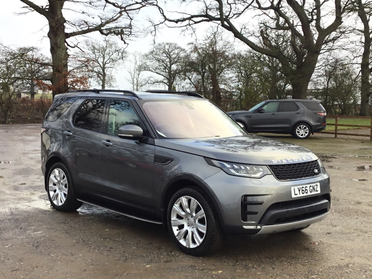 Land Rover Discovery Listing Image