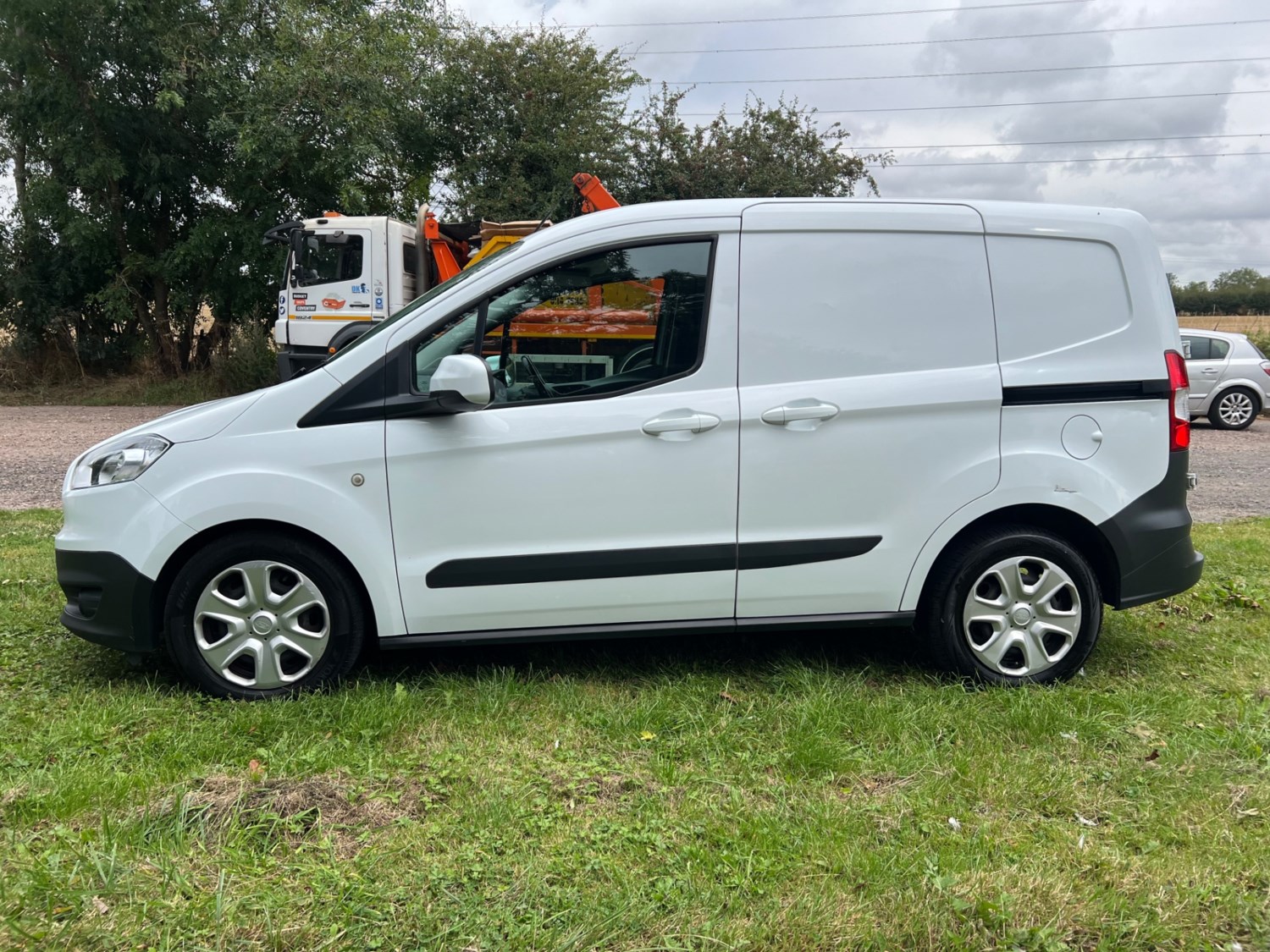 Ford Transit Courier Listing Image