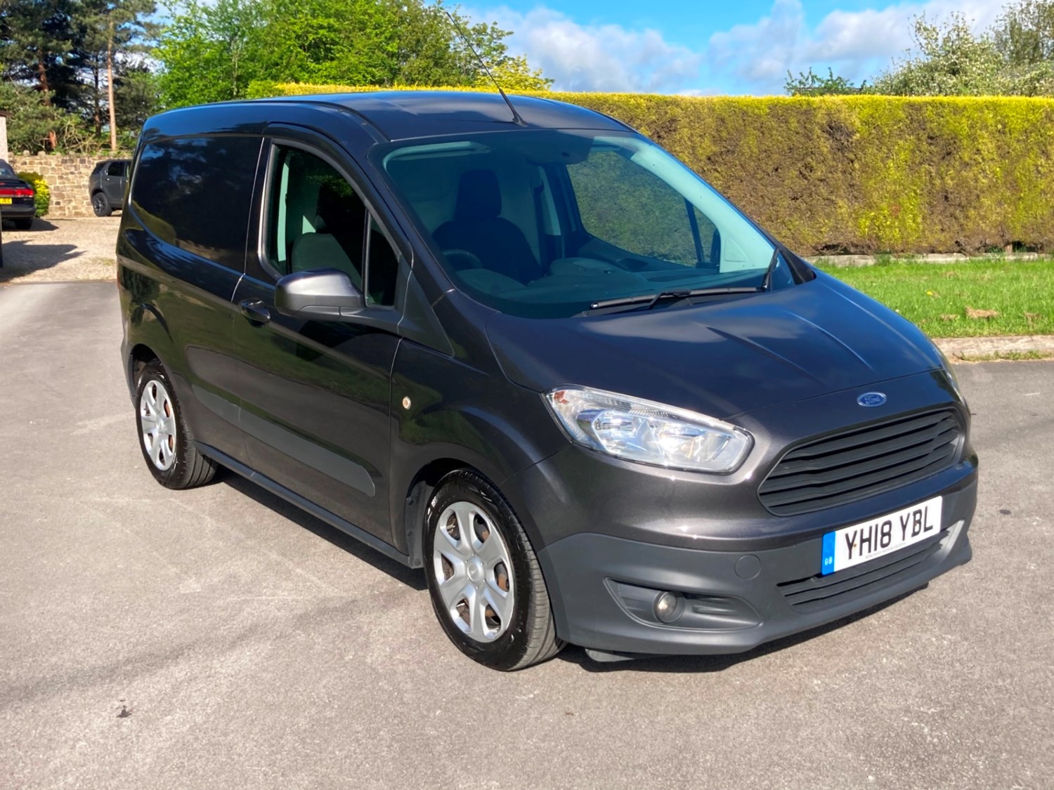 Ford Transit Courier Listing Image