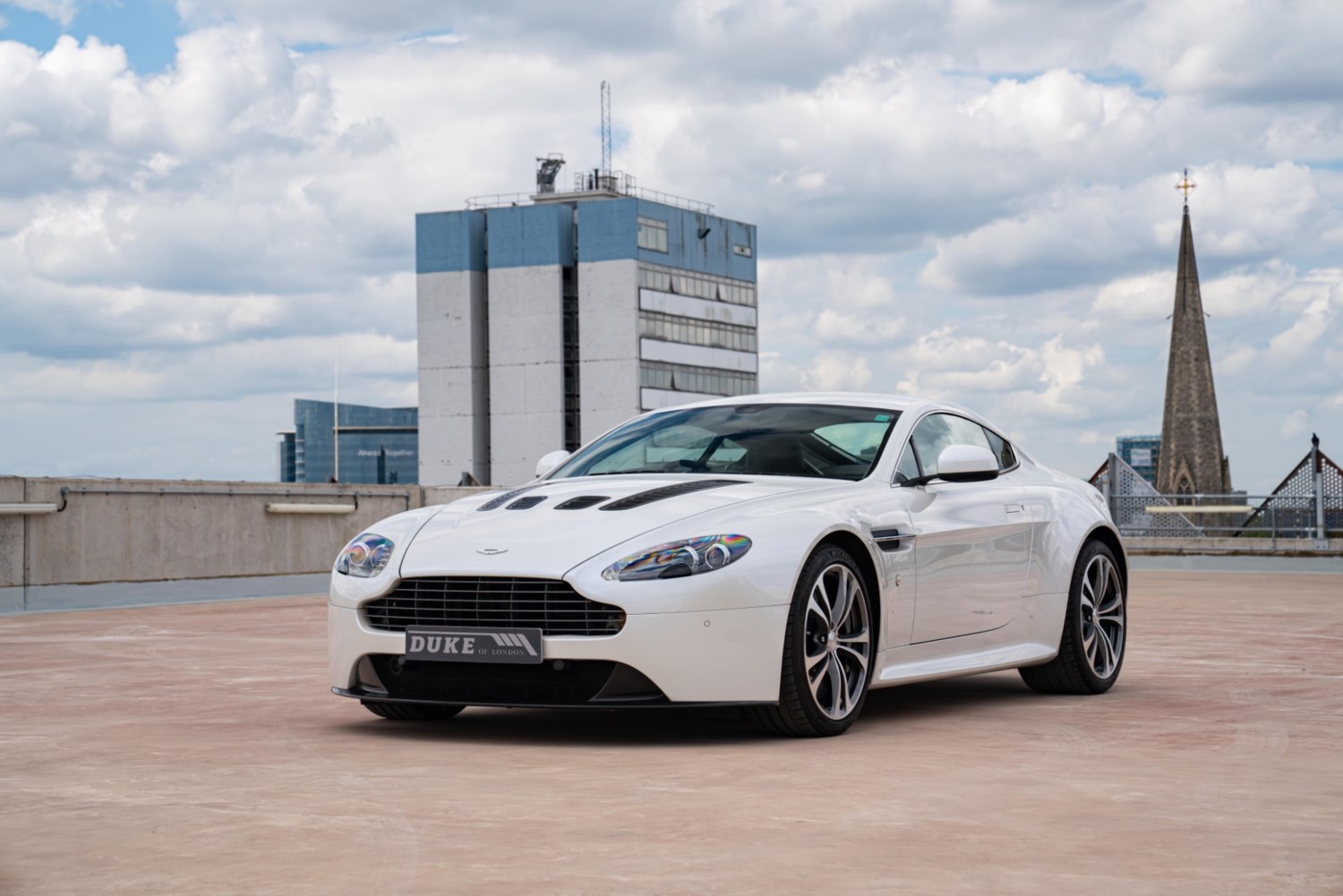 Aston Martin Vantage Listing Image