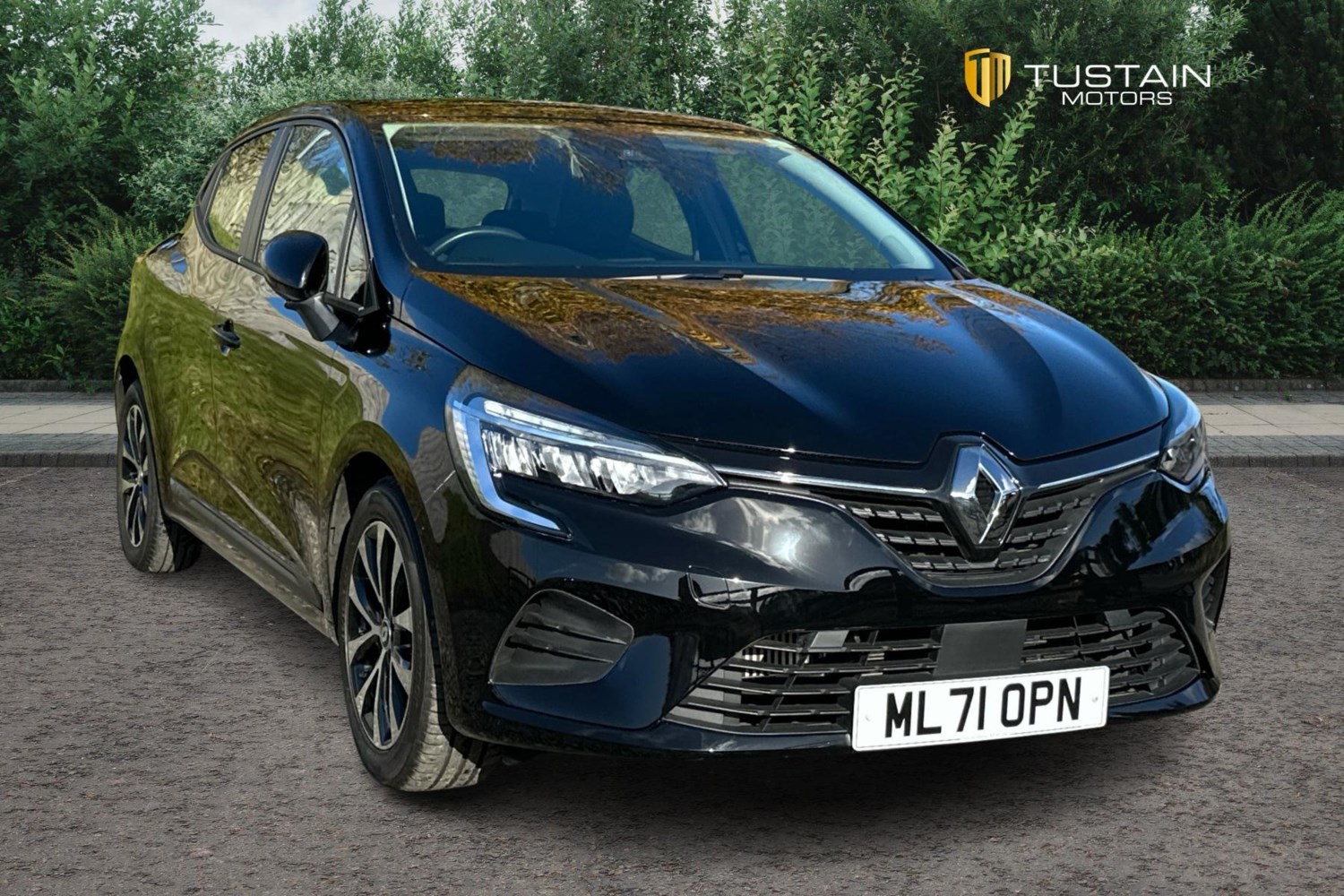 Renault Clio Listing Image