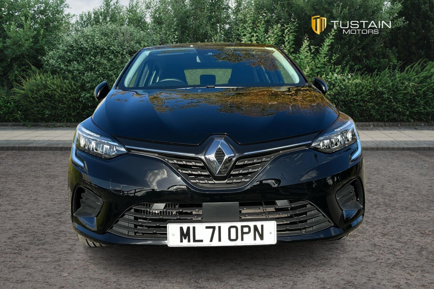 Renault Clio Listing Image