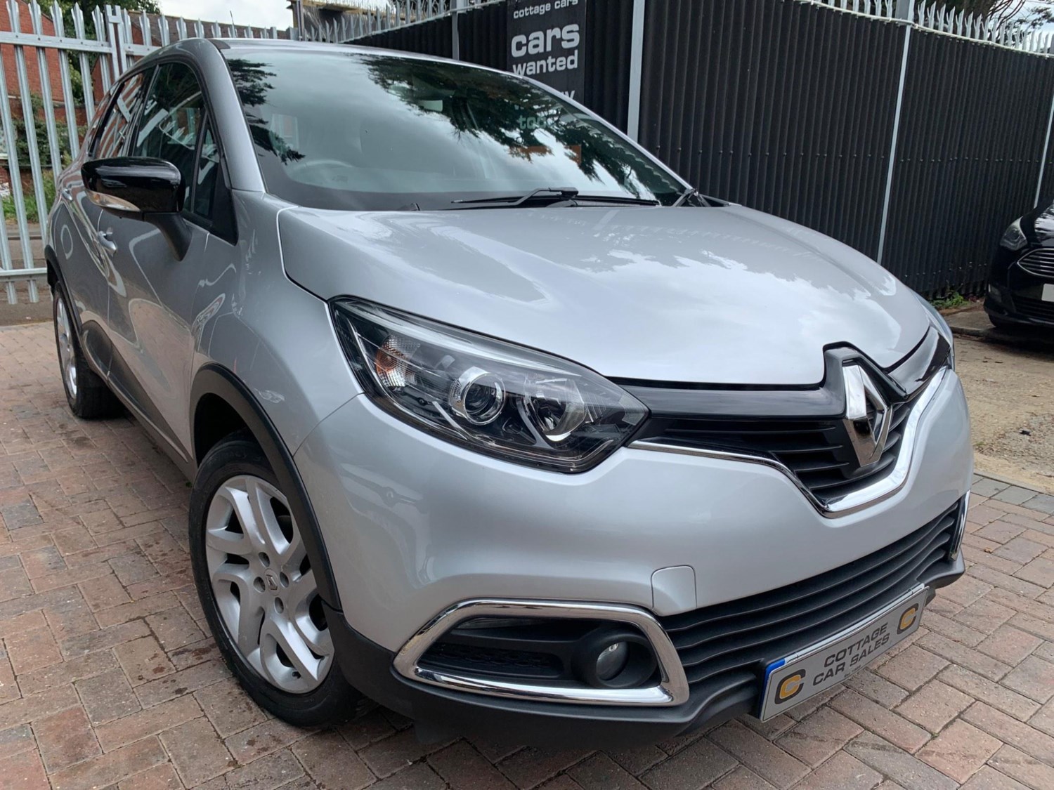 Renault Captur Listing Image