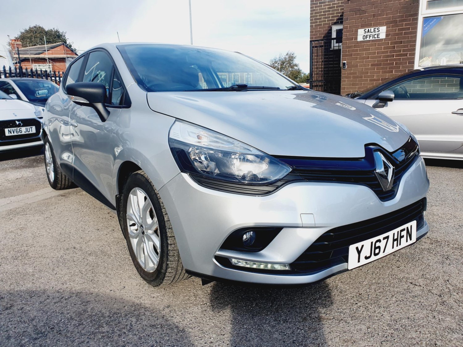 Renault Clio Listing Image