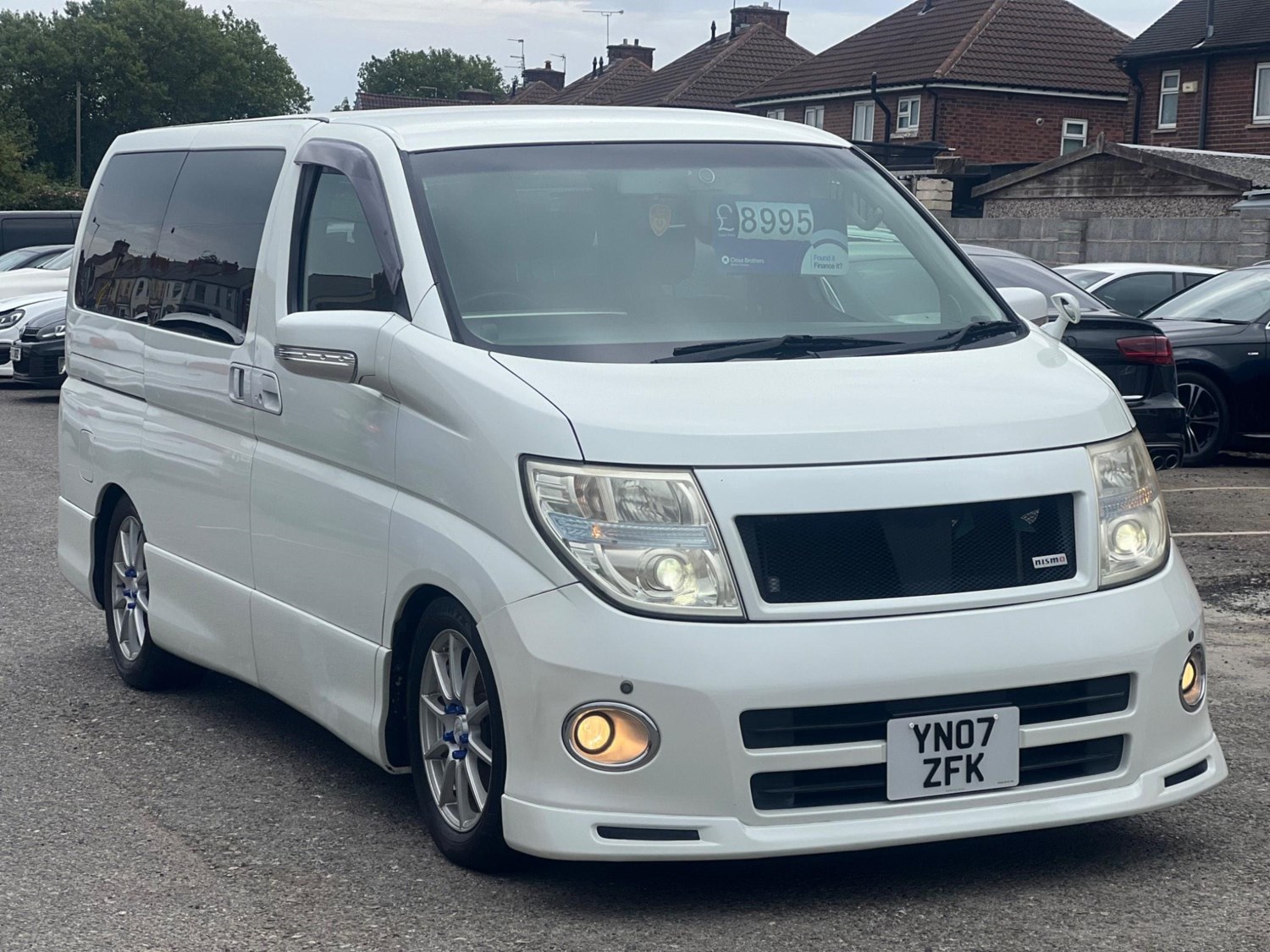 Nissan Elgrand Listing Image