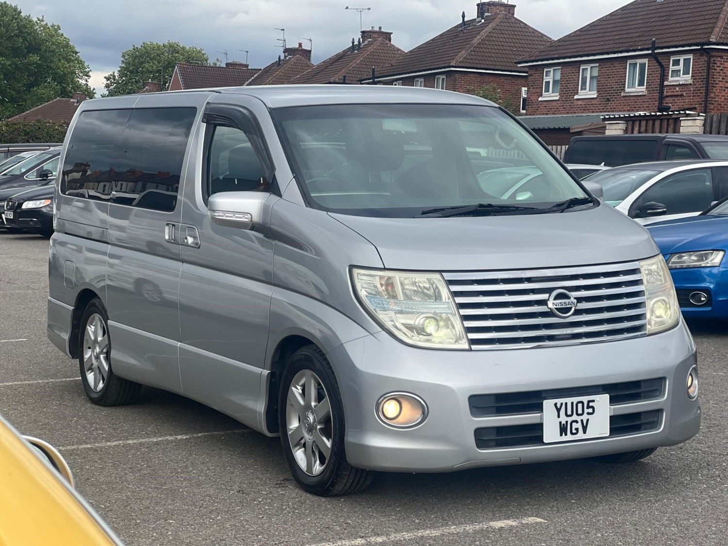 Nissan Elgrand Listing Image