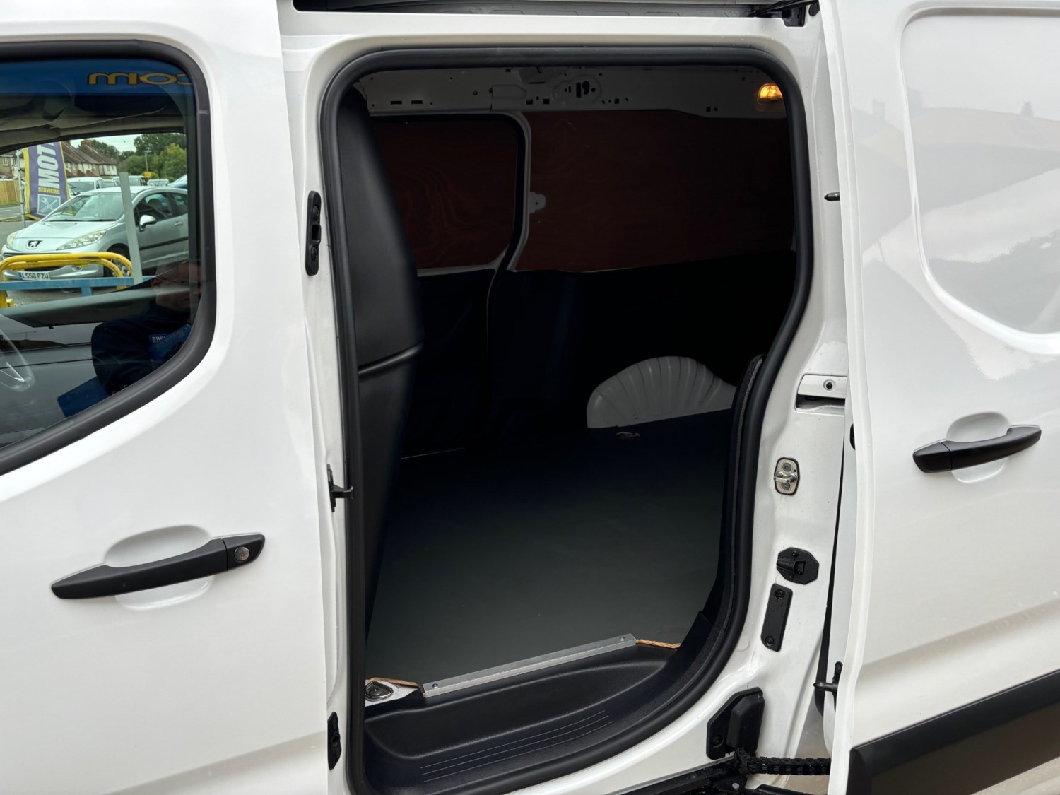 Vauxhall Combo Listing Image