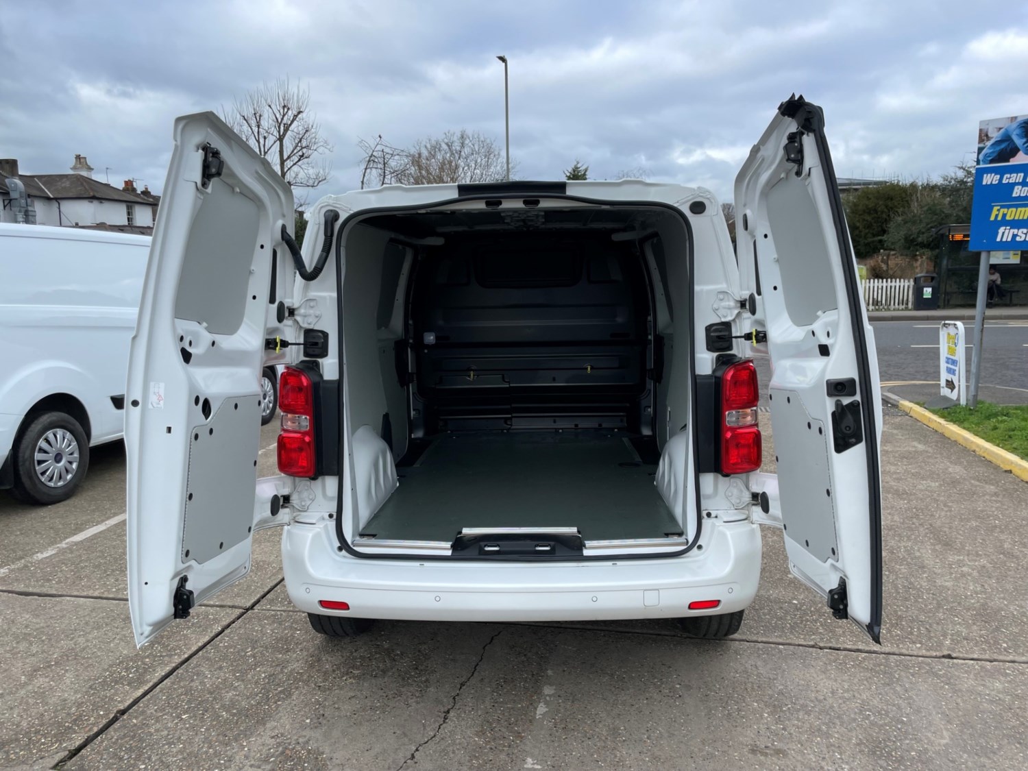 Vauxhall Vivaro Listing Image