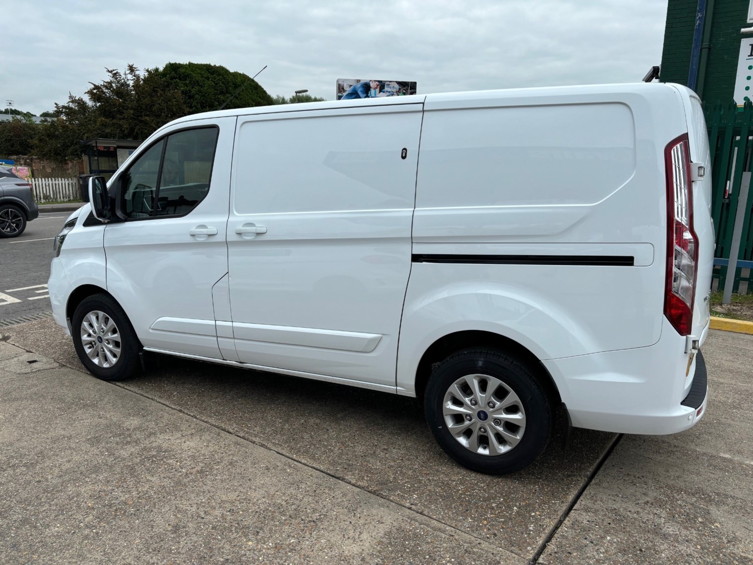 Ford Transit Custom Listing Image