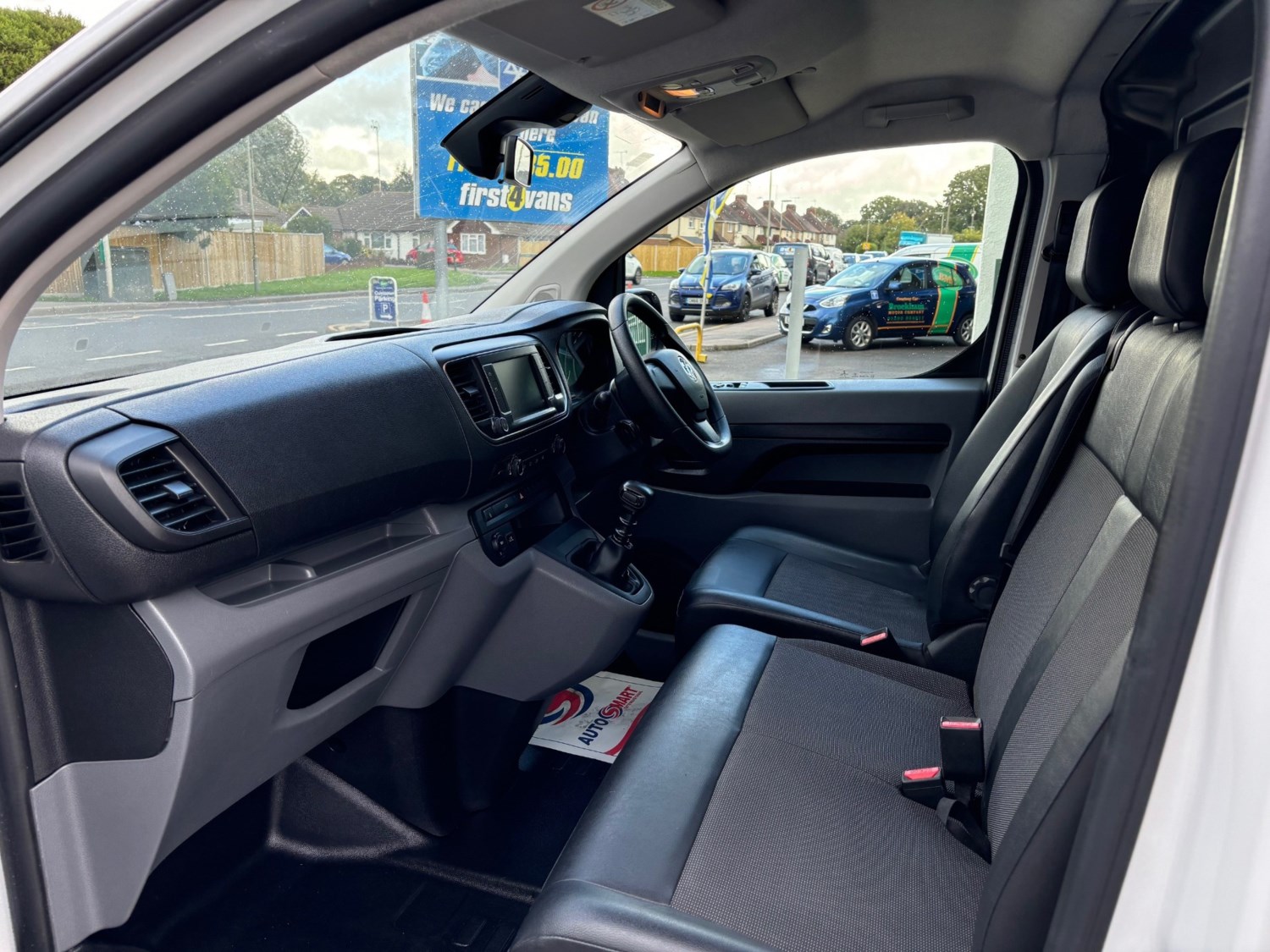 Vauxhall Vivaro Listing Image