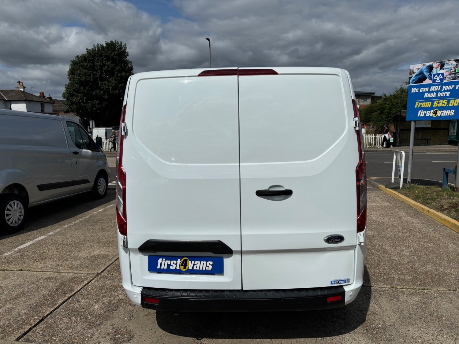 Ford Transit Custom Listing Image