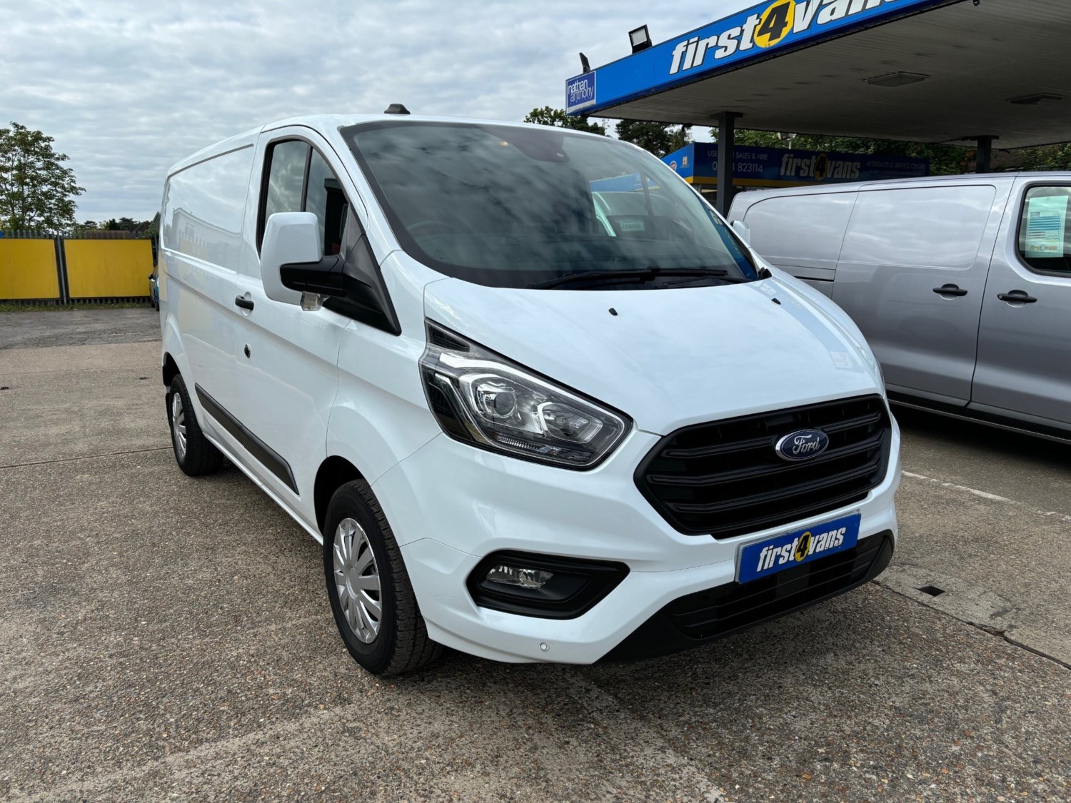 Ford Transit Custom Listing Image