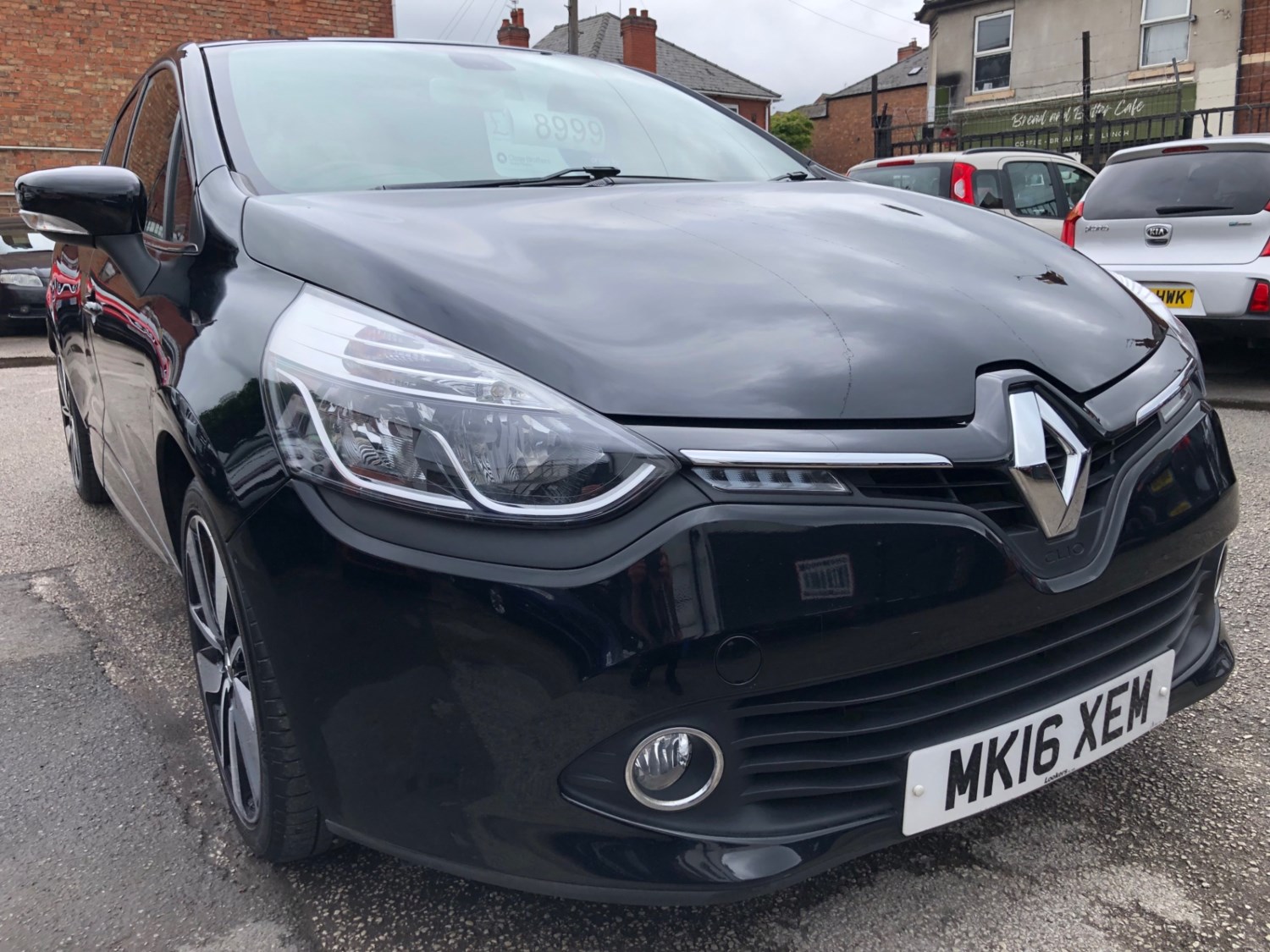 Renault Clio Listing Image