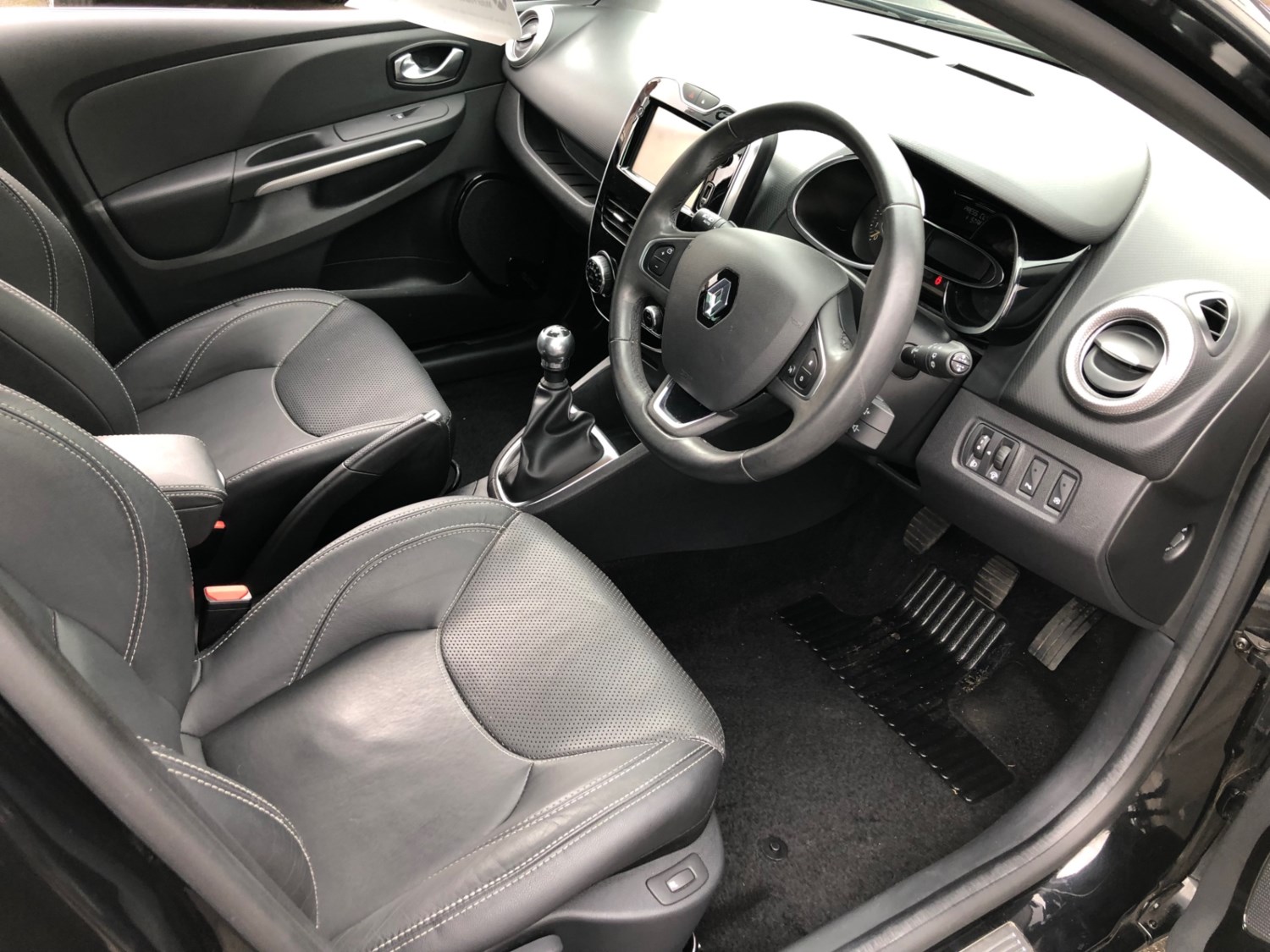 Renault Clio Listing Image