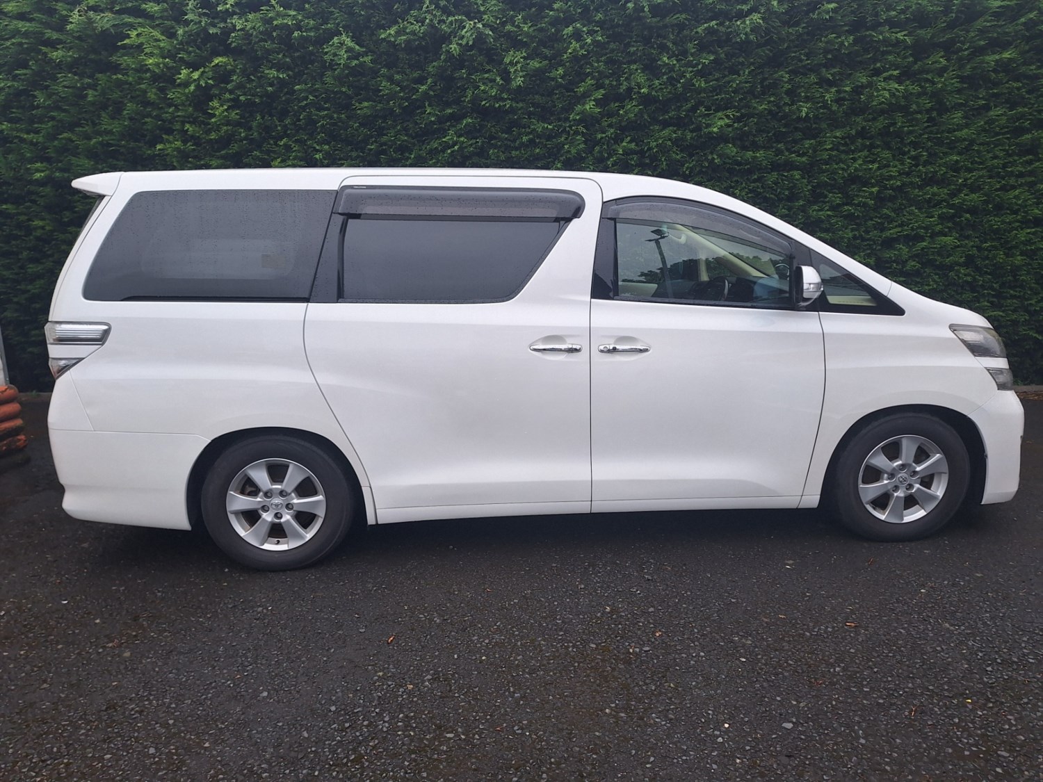 Toyota Vellfire Listing Image