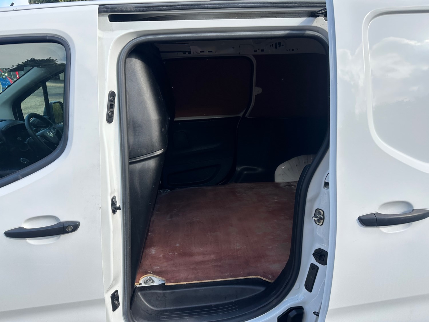 Vauxhall Combo Listing Image