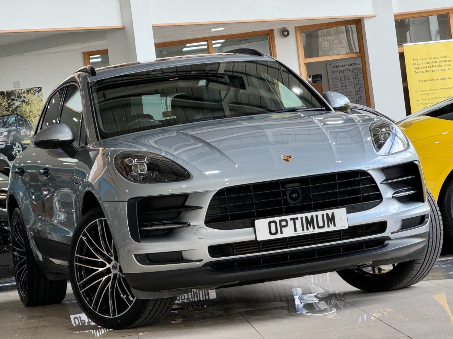 Porsche Macan Listing Image