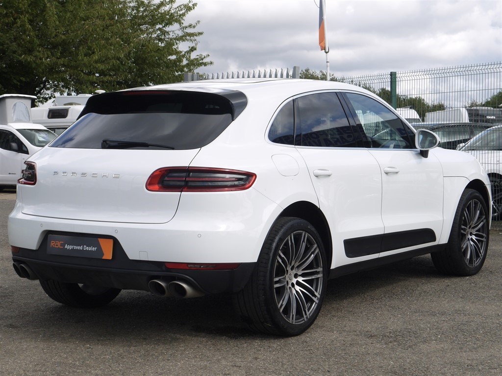 Porsche Macan Listing Image