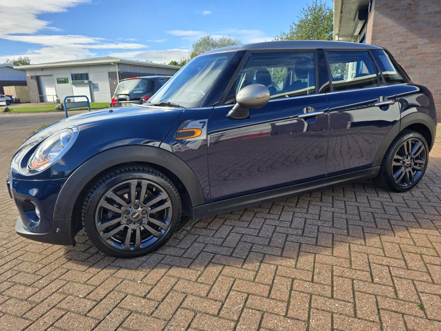 MINI Hatch Listing Image