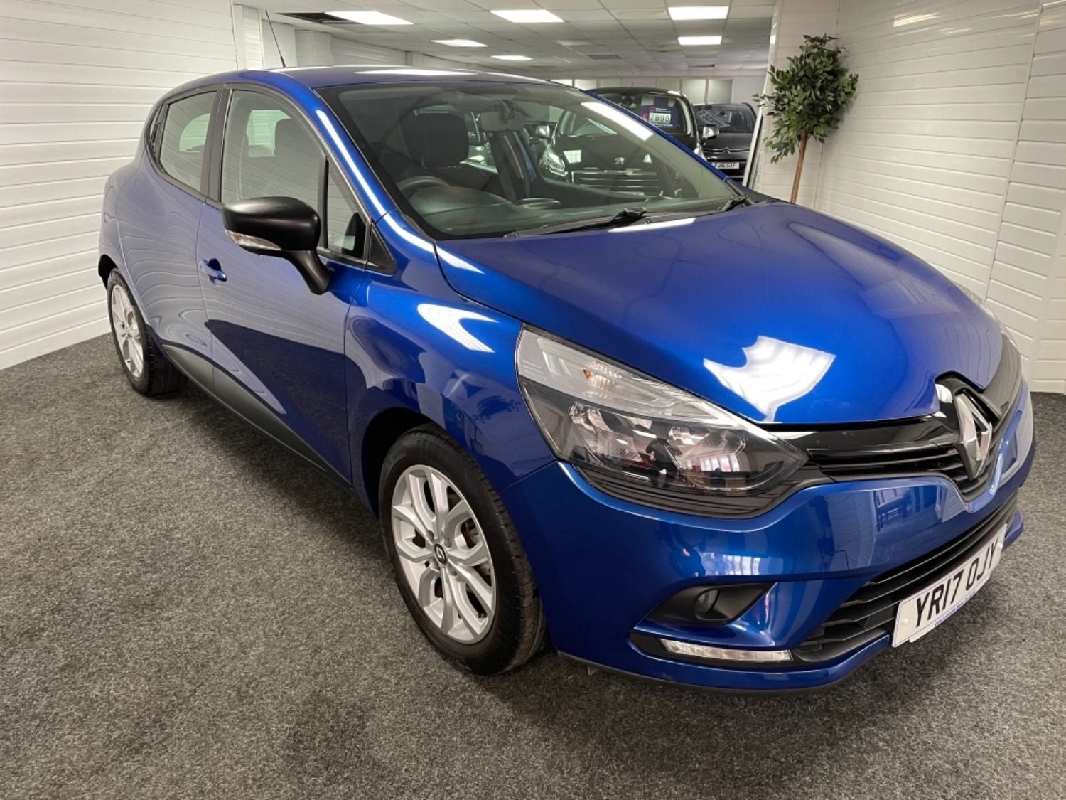 Renault Clio Listing Image