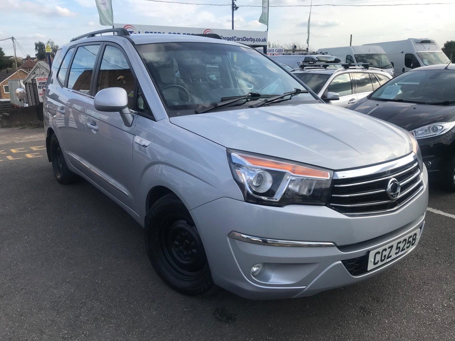 SsangYong Turismo Listing Image