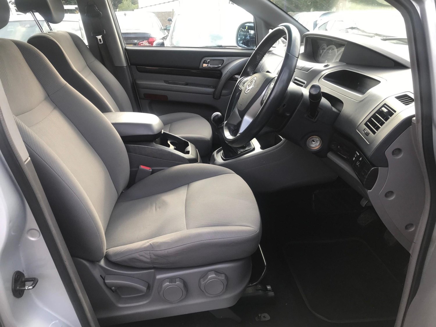 SsangYong Turismo Listing Image